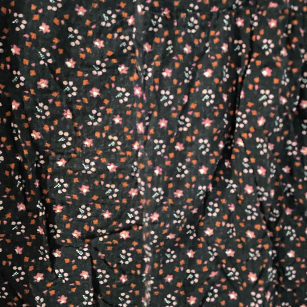 Universal Tread Patterned Top - Picture 2 of 6